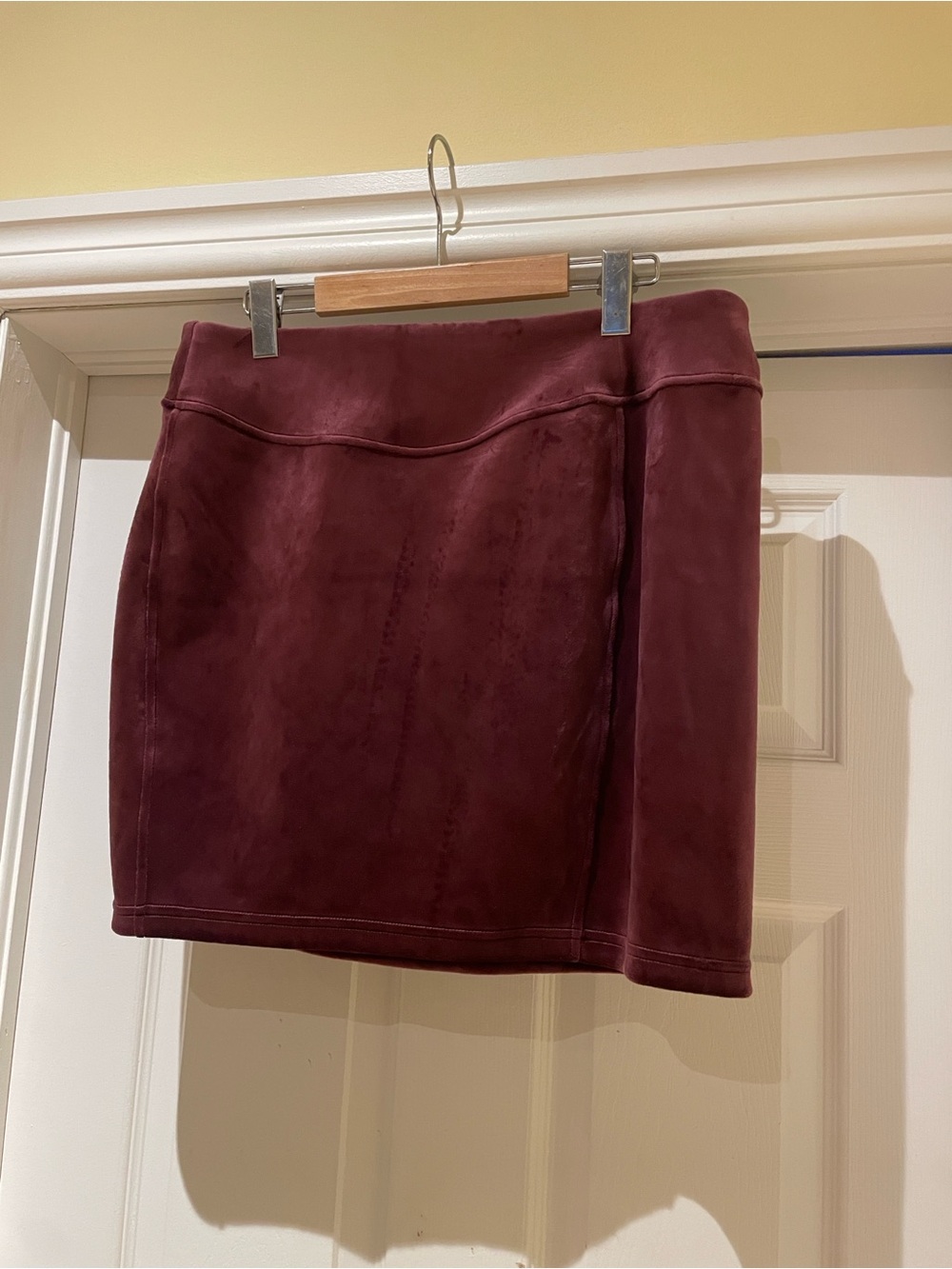 Lululemon Scuba High-Rise Velvet Garnet Skirt L Office Casual Althleisure